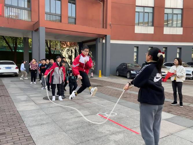 2021小学体育课标,真实经典策略设计_VR型43.237